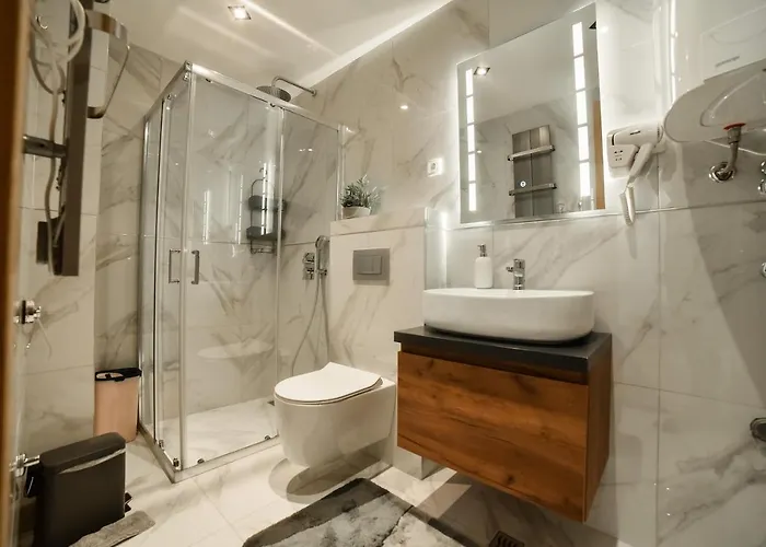 Mount Nesic 즐라티보